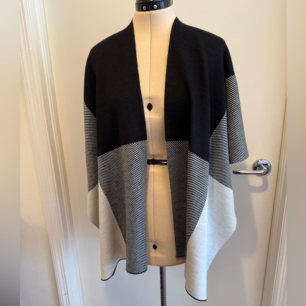 Karen Millen Oversized Drapey Wool Blend Cardigan/Cape In Black And White Check